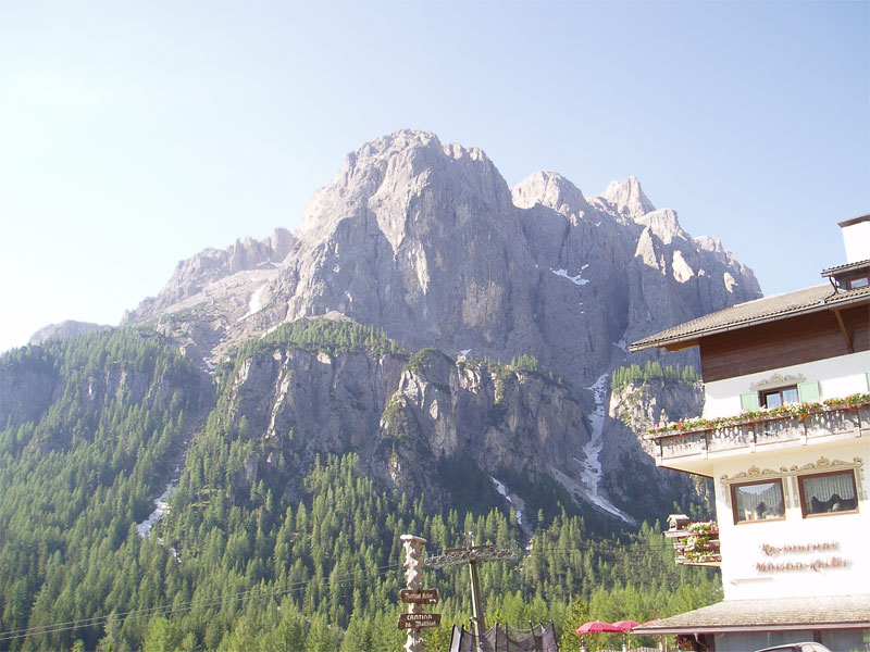 gal/2010/07 - Sella Ronda Bike Day 2010/05 - SellaRonda_Bike_Day/01_La Partenza/3P6270136-01.jpg